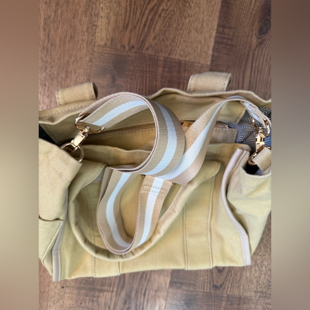 MEEJUNE Beige Tote Bag Adjustable Detachable Strap Zip Closure Inner Pockets
